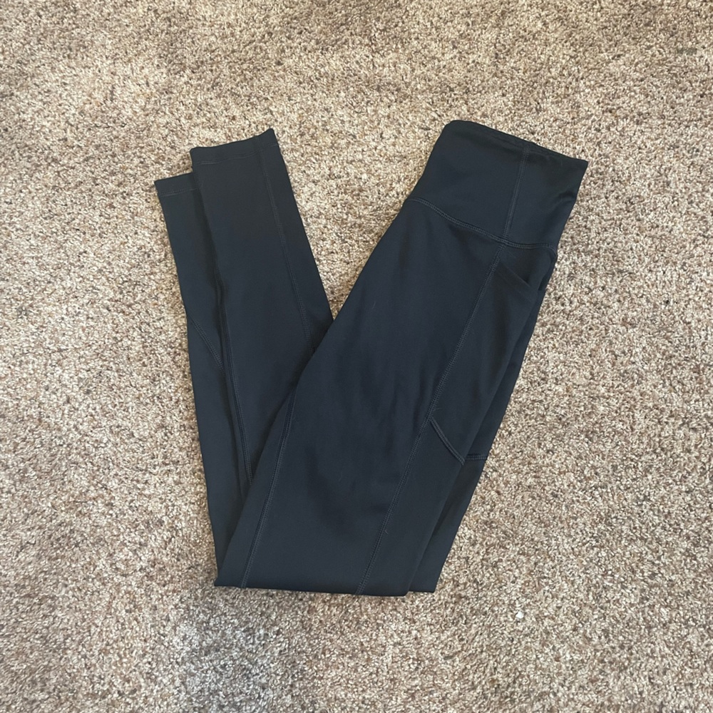 Black full length Victoria’s Secret leggings with pockets.